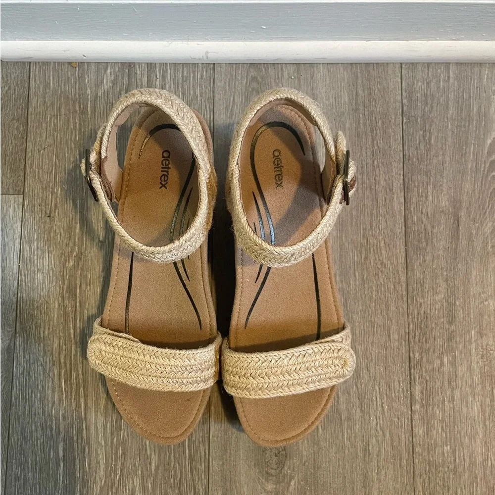 Aetrex Cream Sidney Espadrille wedge Sandals Sz 38